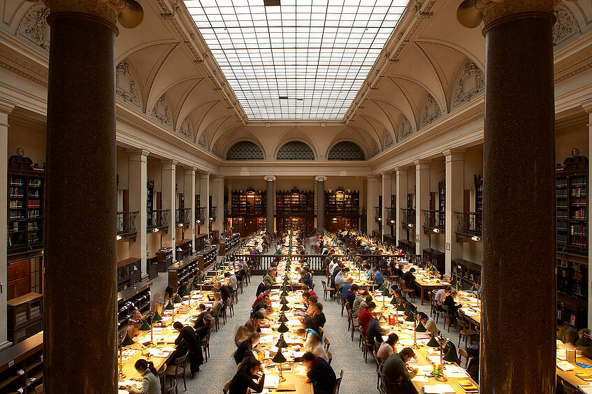 The big reading room at the main building of the University of Vienna.