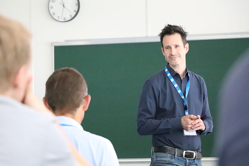 Prof. Schumm during his presentation in front of a blackboard.