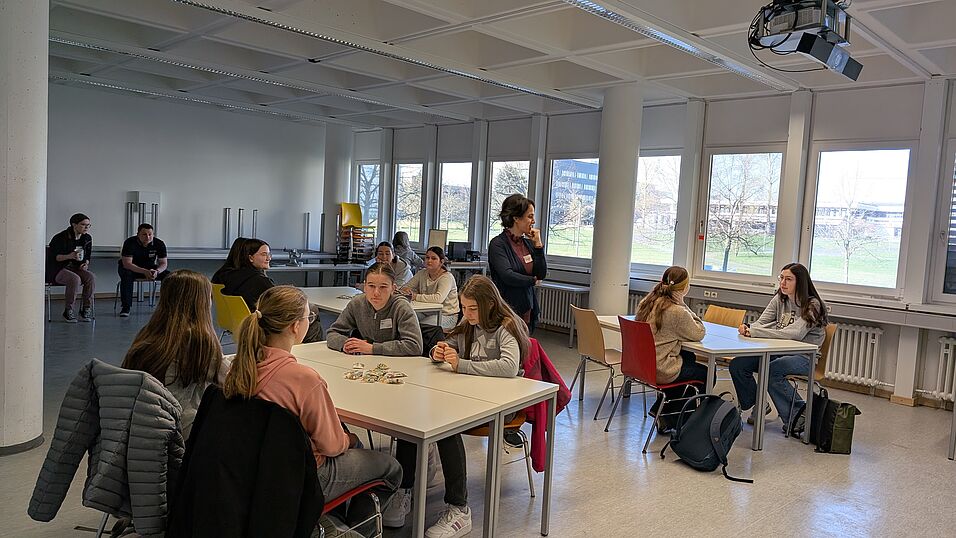 Adriana Pálffy-Buß explaining something to the participants.